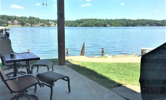 Lakeland Condo | Beautiful Poolside Condo with an Unobstructed Lake View