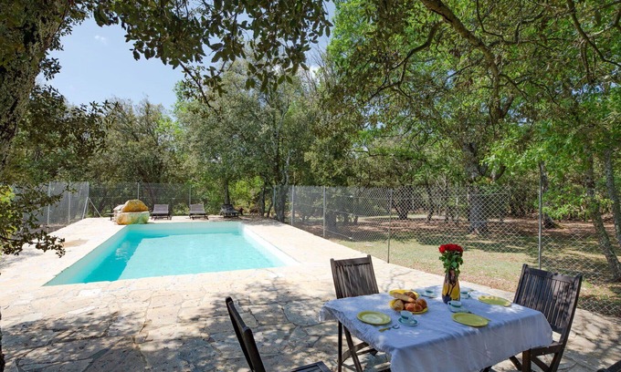 Regusse House | Beautiful private villa for 6 guests with private pool, TV, patio and pets allowed