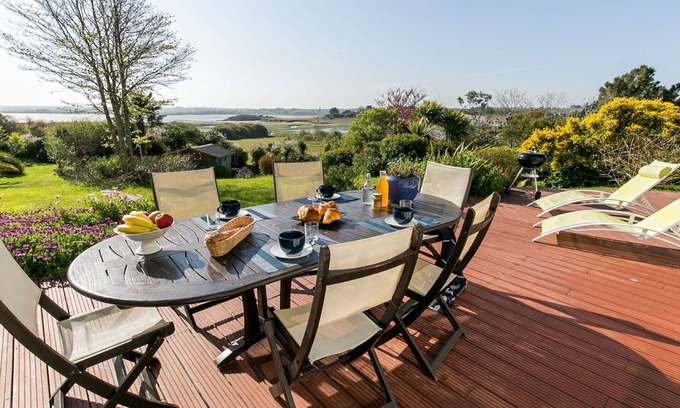 Plouneour-Trez House | Beautiful private villa for 8 guests with WIFI, TV, terrace, pets allowed and parking