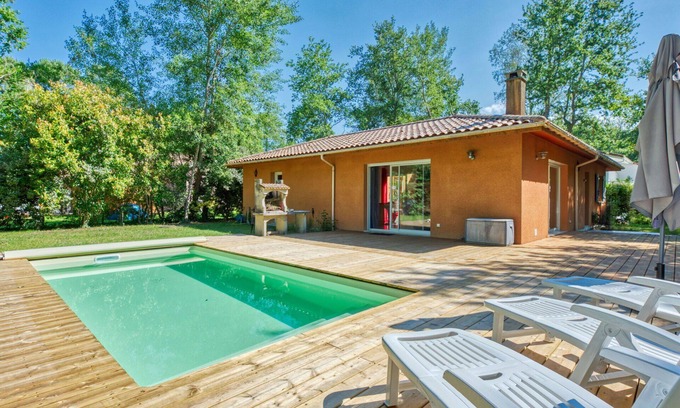Naujac-Sur-Mer House | Beautiful private villa for 7 people with private pool, WIFI, TV, terrace and pets allowed