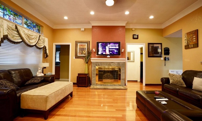 Haltom City House | Beautiful Private Landscaped With Outdoor Surround Sound System