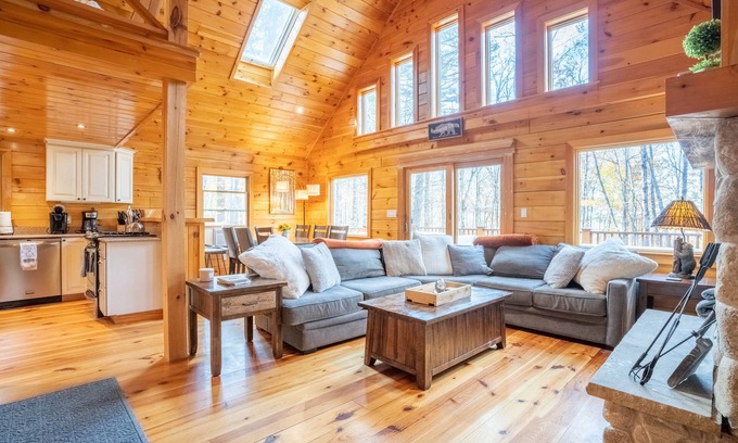 Campton House | Beautiful private rustic log cabin, pool, hot tub