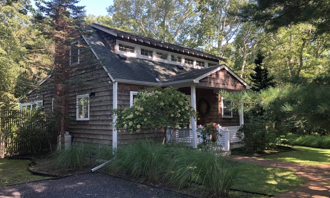 Springs Cottage | Beautiful, private 4-bedroom house near beaches, EH village