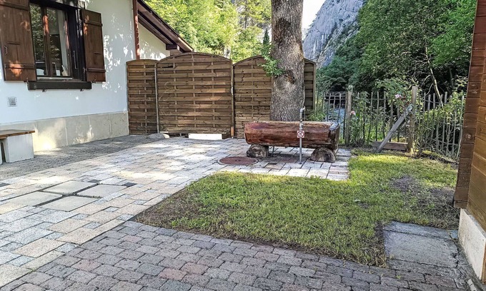 Moutier House | Beautiful private villa for 6 guests with WIFI, TV, terrace, pets allowed and parking