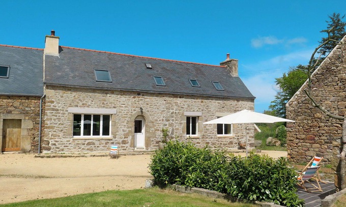 Trevou-Treguignec Villa | Beautiful private villa for 10 people with WIFI, TV, terrace, pets allowed and parking