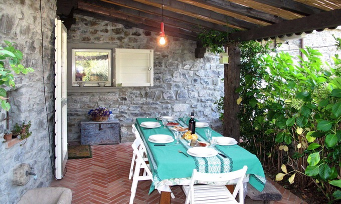 Tresana House | Beautiful private villa for 4 people with WIFI, TV, terrace, pets allowed and parking