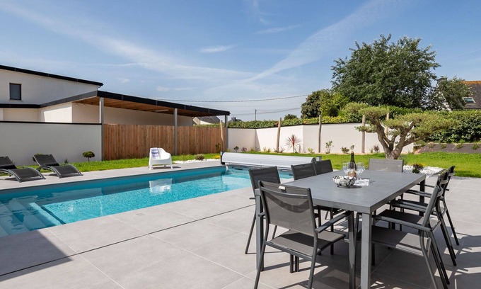 Cleder House | Beautiful private villa for 8 people with WIFI, private pool, TV, terrace and parking