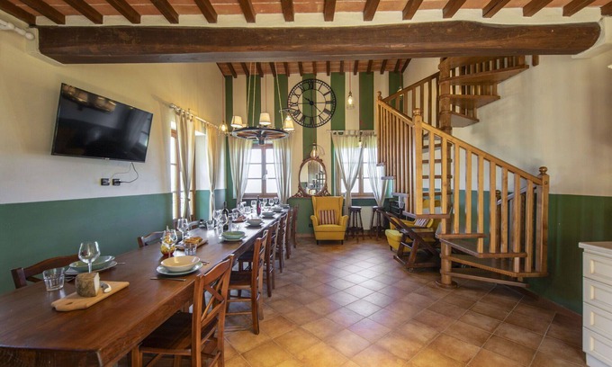 Lucignano House | Beautiful private villa for 10 guests with private pool, hot tub, A/C, WIFI, TV, terrace and par.