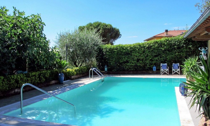 Corsanico Villa | Beautiful private villa for 9 people with private pool, WIFI, A/C, TV, patio and pets allowed