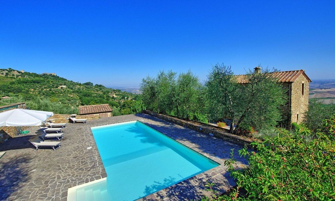 Montalcino Villa | Beautiful private villa for 8 people with private pool, WIFI, patio, panoramic view and parking
