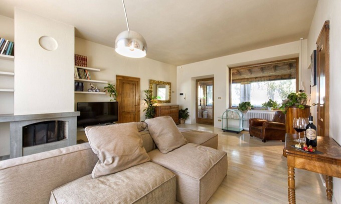 Montalcino Villa | Beautiful private villa for 6 people with hot tub, A/C, WIFI, TV, patio, panoramic view and park.