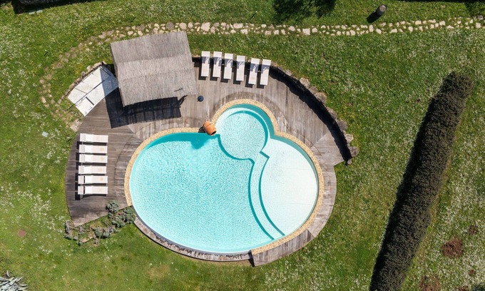Poggibonsi Villa | Beautiful private villa with hot tub, WIFI, A/C, private pool, TV, patio, close to San Gimignano