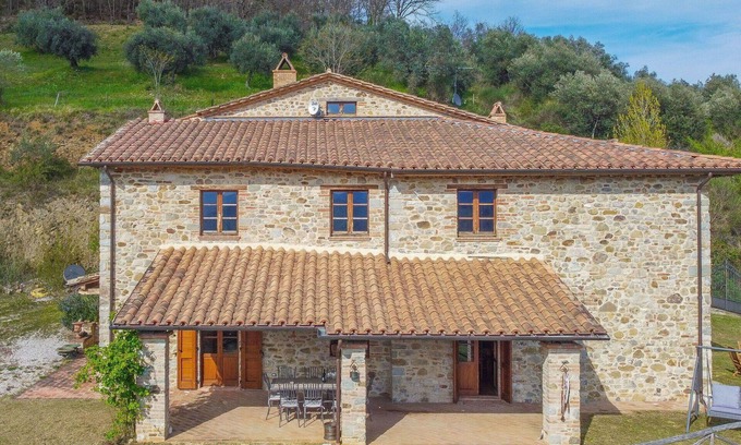 Umbertide Villa | Beautiful private villa for 10 guests with WIFI, TV, balcony and pets allowed