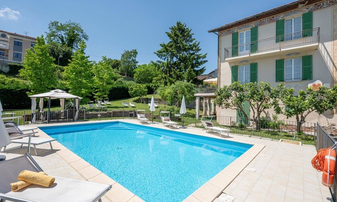 La Morra Villa | Beautiful private villa for 8 guests with WIFI, private pool, TV and patio