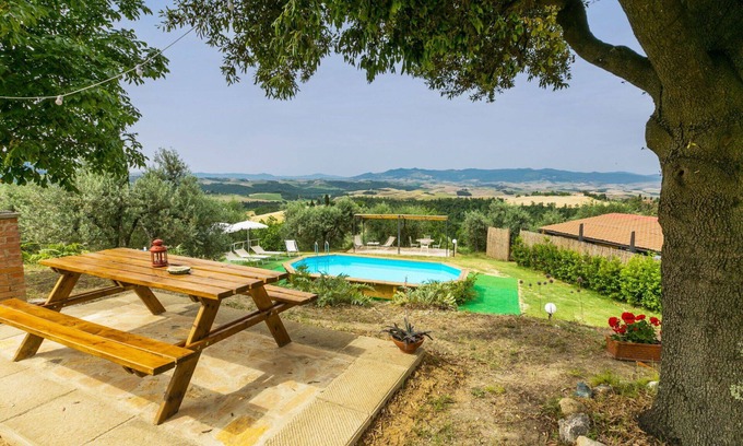 Villamagna House | Beautiful private villa with A/C, WIFI, private pool, patio, pets allowed, panoramic view, parking