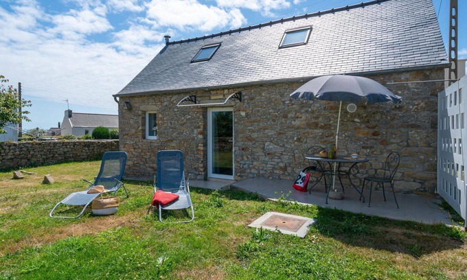 Plogoff House | Beautiful private villa for 4 people with TV, terrace and pets allowed