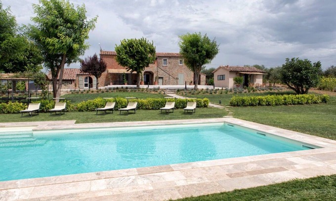 Cortona Villa | Beautiful private villa for 10 guests with A/C, private pool, WIFI, TV and parking, close to Cor.