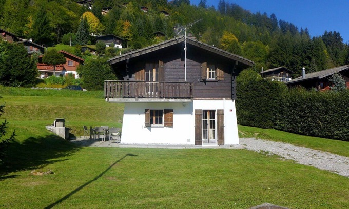 Moleson House | Beautiful private villa for 6 guests with WIFI, TV, patio, pets allowed, panoramic view and park.