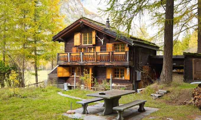 Taesch House | Beautiful private villa for 3 guests with WIFI, TV, terrace, panoramic view and parking