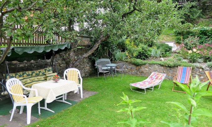 Pfunds House | Beautiful private villa for 15 people with WIFI, TV, patio and parking
