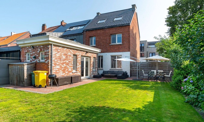 Mol Villa | Beautiful private villa for 6 guests with WIFI, TV, terrace and parking