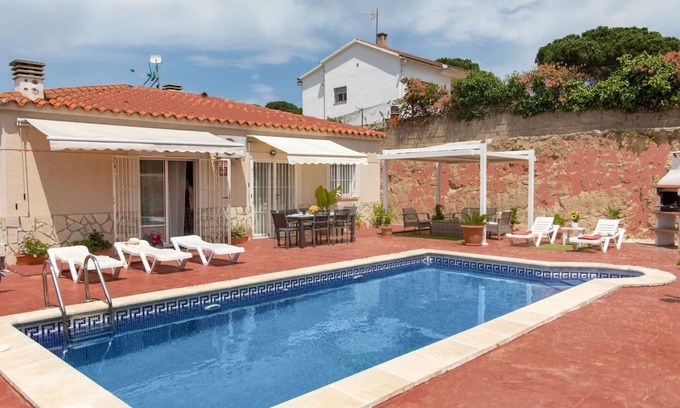 Lloret de Mar House | Beautiful private villa for 7 guests with WIFI, private pool, A/C, TV and patio