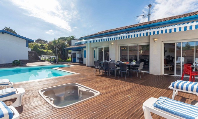 Bidart Villa | Beautiful private villa for 15 guests with private pool, WIFI, hot tub, TV, terrace and pets all.