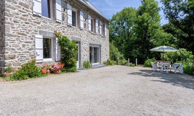 Coutances House | Beautiful private villa for 6 guests with WIFI, TV, terrace and parking