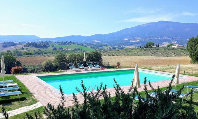 Cetona Villa | Beautiful private villa for 20 guests with private pool, A/C, WIFI, TV, patio and panoramic view