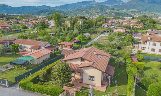Marina di Massa House | Beautiful private villa for 4 guests with WIFI, A/C, TV, terrace and parking