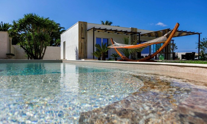 Nardo Villa | Beautiful private villa for 6 guests with WIFI, A/C, private pool, patio and pets allowed