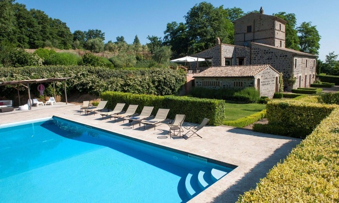 Porano Villa | Beautiful private villa for 10 guests with WIFI, A/C, private pool, TV, patio and parking