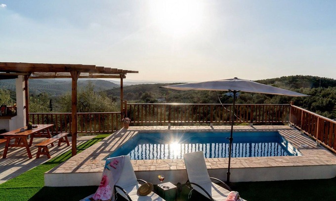 Cabra Villa | Beautiful private villa with WIFI, private pool, A/C, TV, terrace, pets allowed and parking