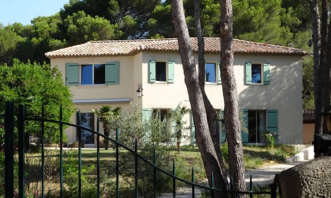 Ventabren Villa | Beautiful property close to all amenities but quiet in 4 h