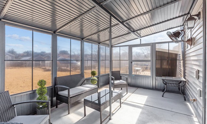 St. Louis House | Beautiful, Quaint 2 Bedroom Home