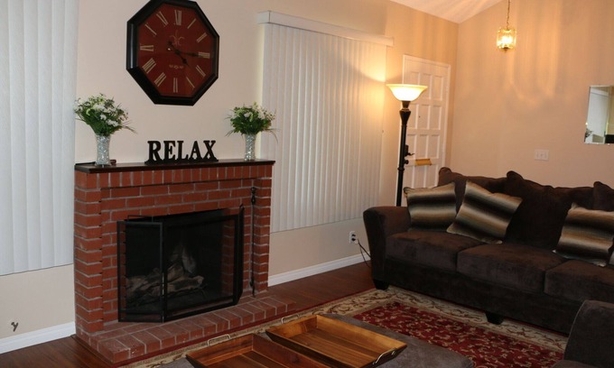 Anaheim Resort House | Beautiful Remodeled Townhome w/Quick Walk to the Disney Resort & Conv. Center