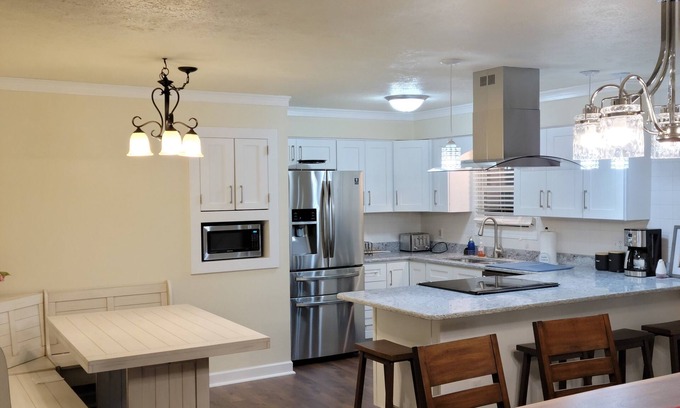 South Bend House | Beautiful Remodeled Home very close to Notre Dame