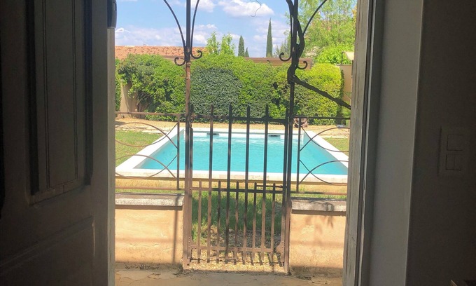 Maubec House | Beautiful renovated house, brazier pool, facing the luberon ideal for family and friends