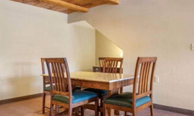 Mount Sunapee Resort | Beautiful resort in the heart of Mount Sunapee steps from the mountain.