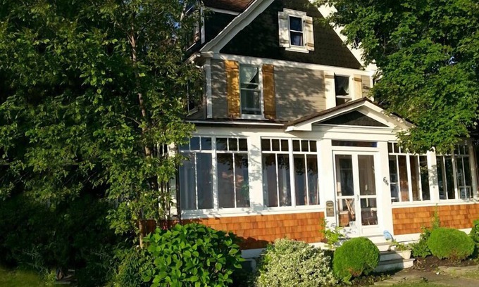 Hilton House | Beautiful Restored House on Lake Ontario, Braddock point