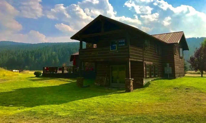 Irwin Cabin | Beautiful Riverfront Cabin on the Snake River in Swan Valley - sleeps 12
