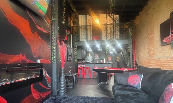 Mexicantown - Southwest Detroit Apartment | Beautiful Romantic getaway Rose theme Loft