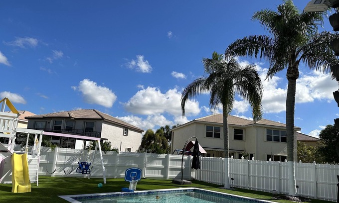 SilverLakes House | Beautiful room in rent, is located on a luxury house with pool and kids park