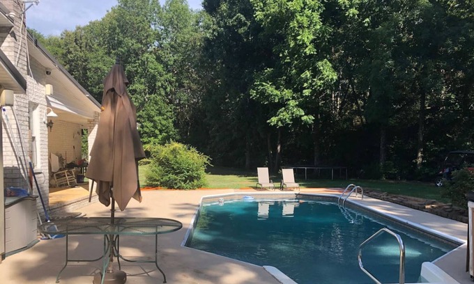 Etowah Apartment | Beautiful Room Just Waiting for You Pool IS Closed