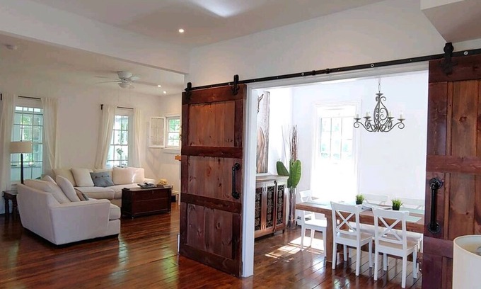Saratoga Springs House | Beautiful Saratoga Springs farmhouse on 2 acres near Broadway and Spac