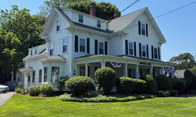 Centerville House | Beautiful Sea Captain's House walk to beach, central A/C and outdoor shower