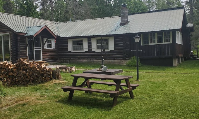 Armstrong Creek House | Beautiful secluded Log Cabin on a creek