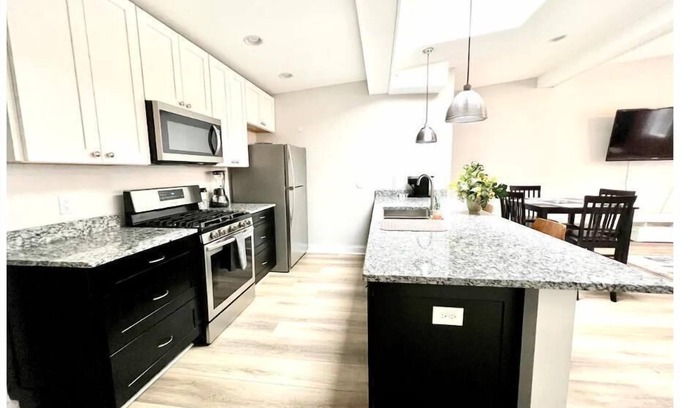 Downtown Baltimore Apartment | Beautiful skylight Inner Harbor Downtown Apartment