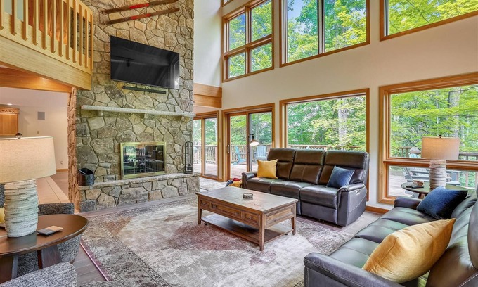 Timberline House | Beautiful slope side home! Come and enjoy life at Dew Revue!