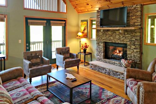 Murphy House | Beautiful Smoky Mountain Chalet with Game Room!